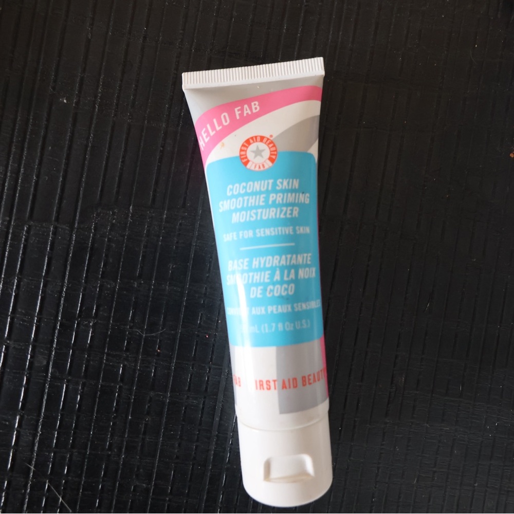 First Aid Beauty Coconut Skin Smoothie Priming Moisturizer